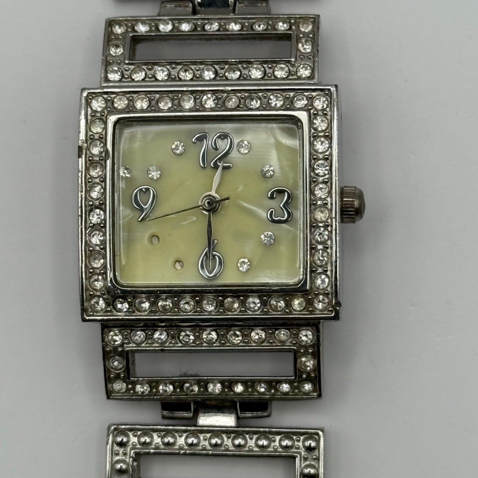 Elegant Ladies Quartz Watch Crystal Accents Silver Tone Bracelet Working 24mm