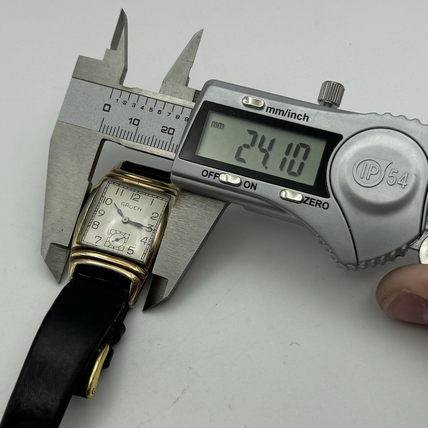 24mm RUNNING Gruen Precision 115 Curved Art Deco Tank Watch Vintage TO RESTORE