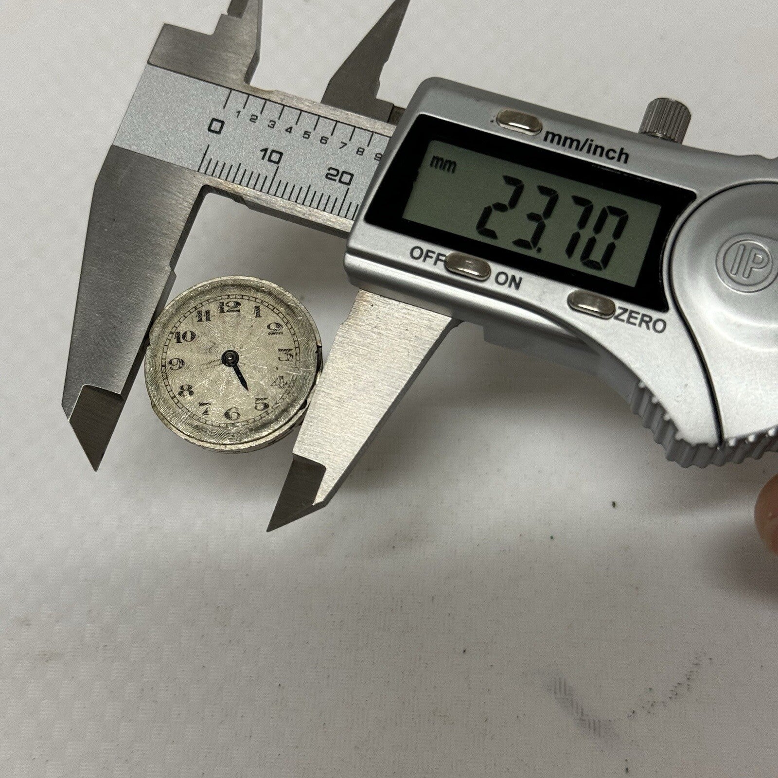 23.7mm Vintage TRUMP Watch Movement 15 Jewels 2 Adj Swiss Manual Wind To Restore