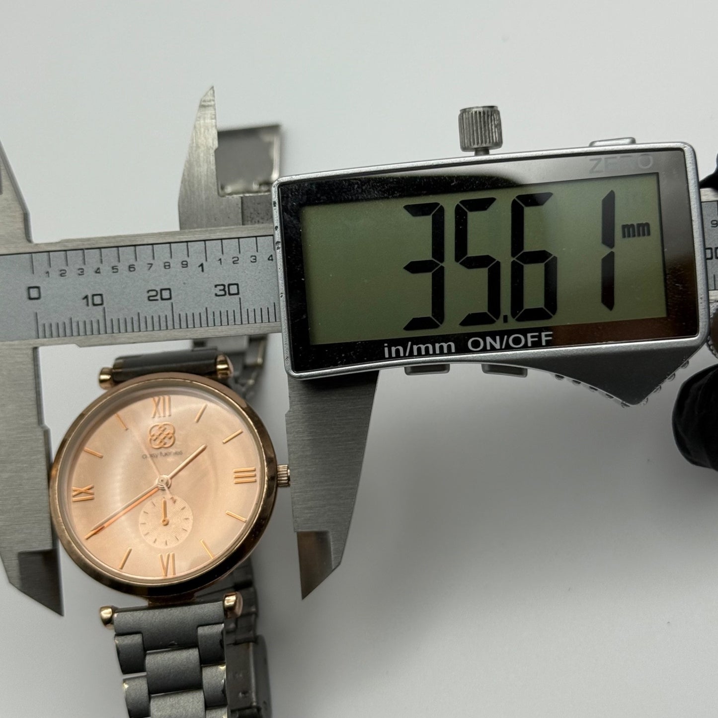 Working Daisy Fuentes Sub Seconds Ladies 33mm Quartz Watch DF145RGGY New Battery