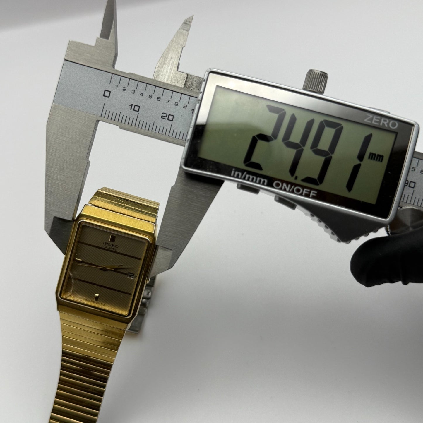 Seiko Ladies Quartz Watch Date Dial Gold Tone Bracelet Japan 25mm PARTS REPAIR