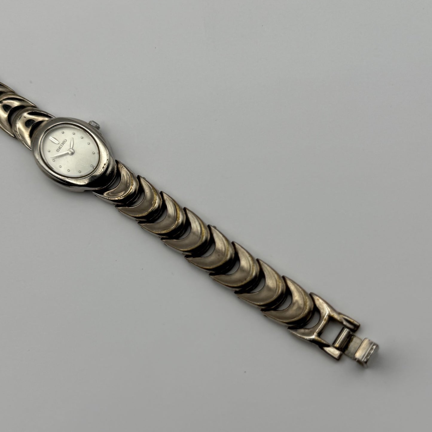 Seiko Ladies Quartz Watch Oval Dial Silver Tone Bracelet Japan Working 16mm