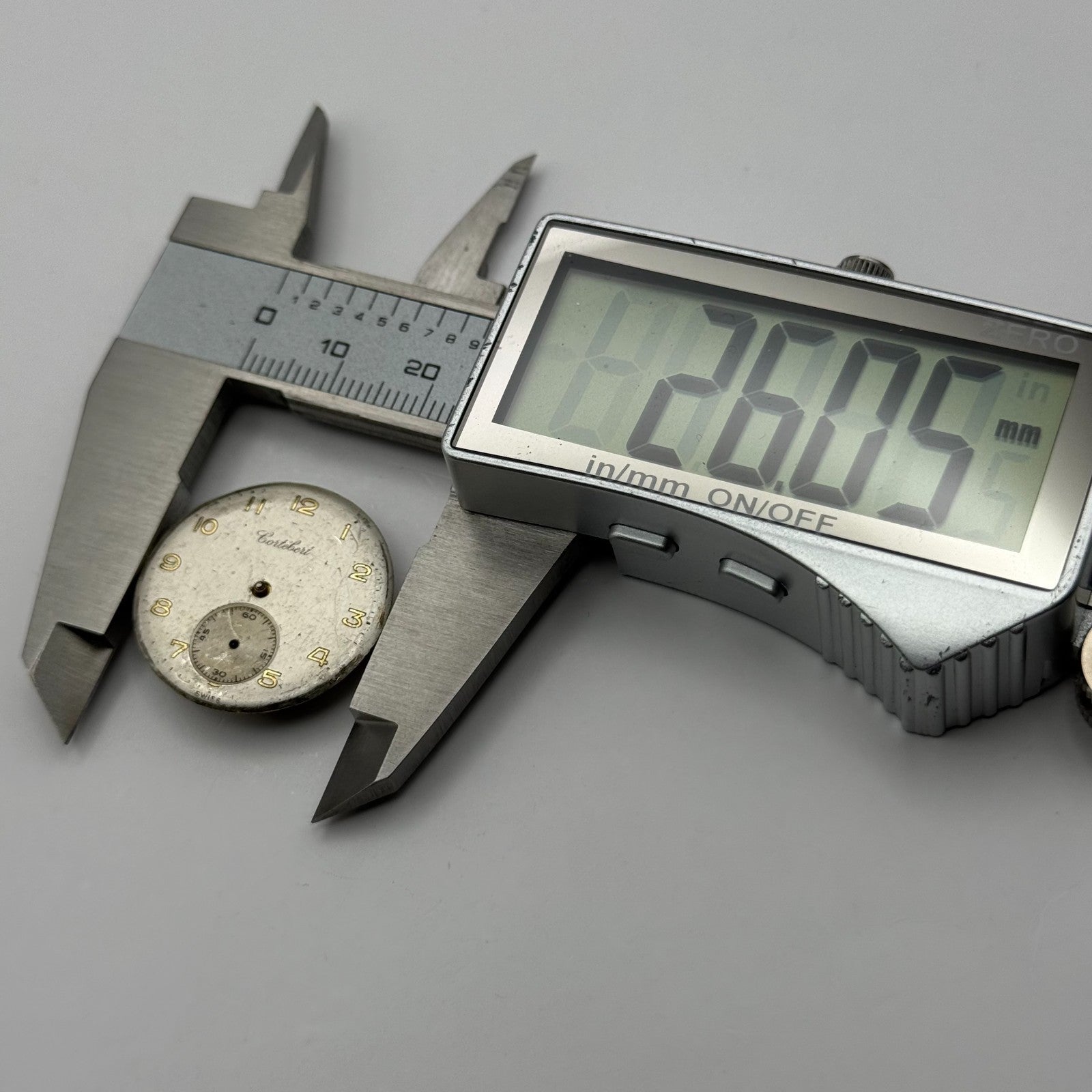 Cortebert Cal 665 Watch Movement 15 Jewels Sub Seconds Manual Wind Parts 25.3mm