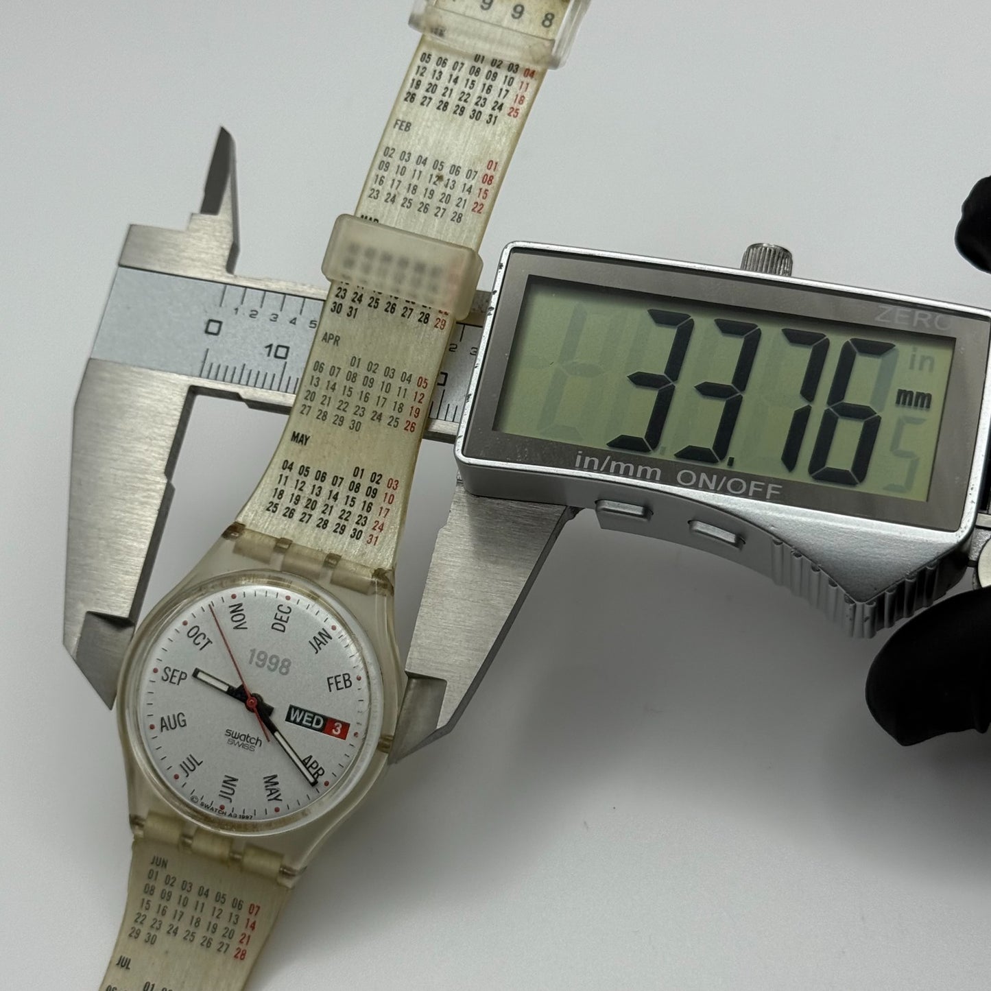1998 Swatch Calendarium GK726 Quartz Watch Date White Dial Swiss + Box 33mm
