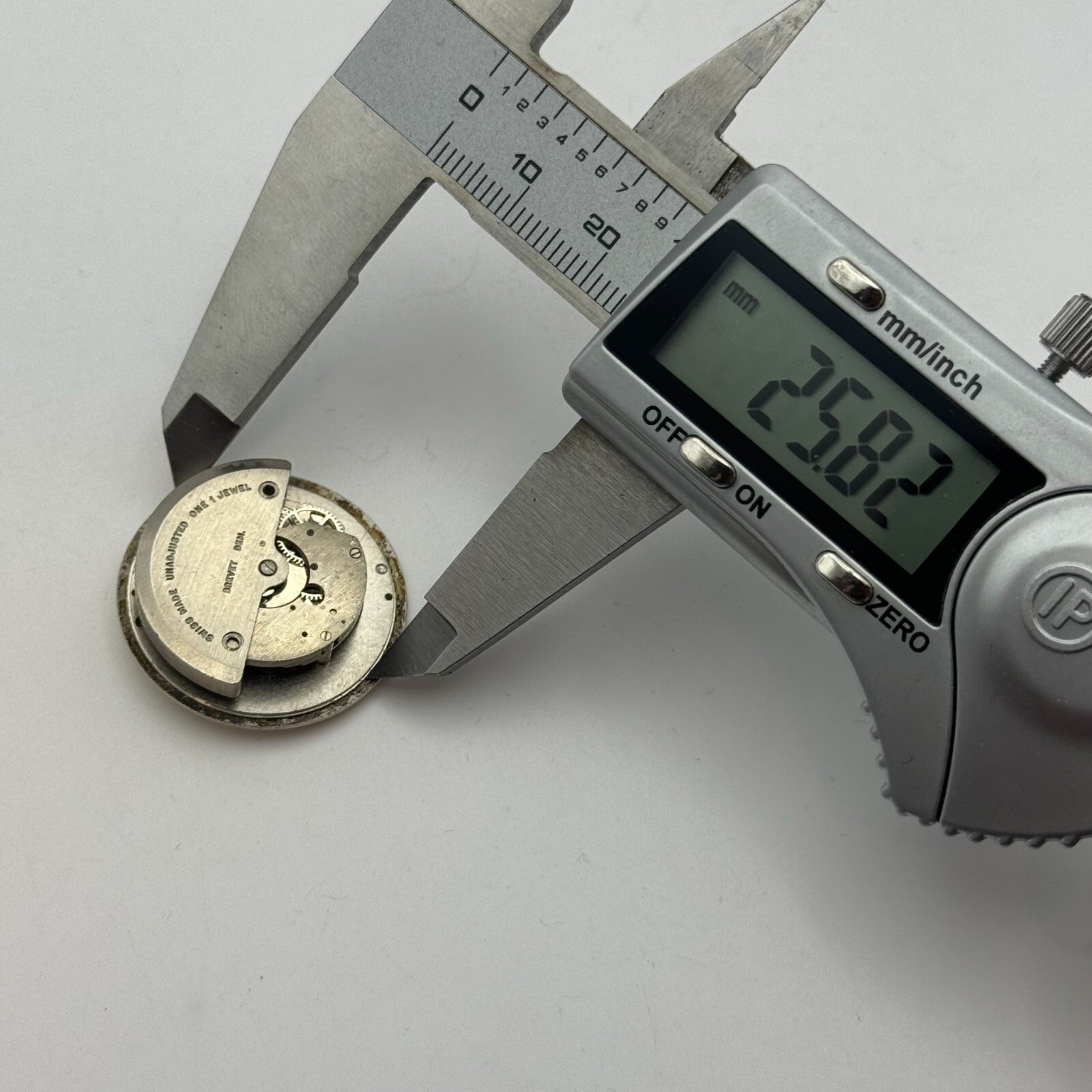 25.8mm Penguin EB 1575N Automatic 1 Jewel Watch Movement Swiss Vintage PARTS