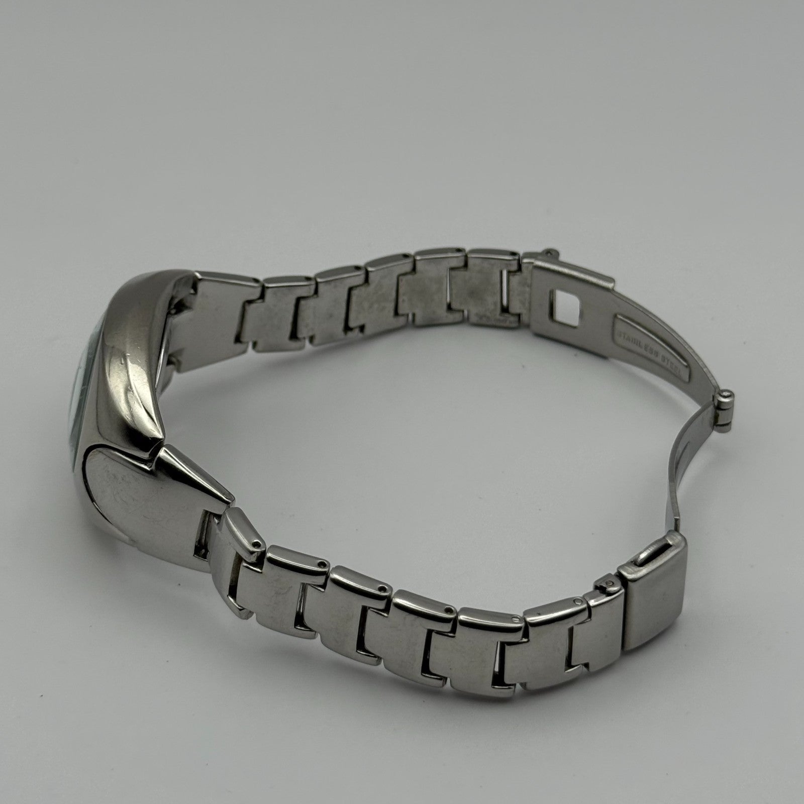 Ellesse Ladies Quartz Watch Silver Tone Bracelet Steel Japan Working 28mm